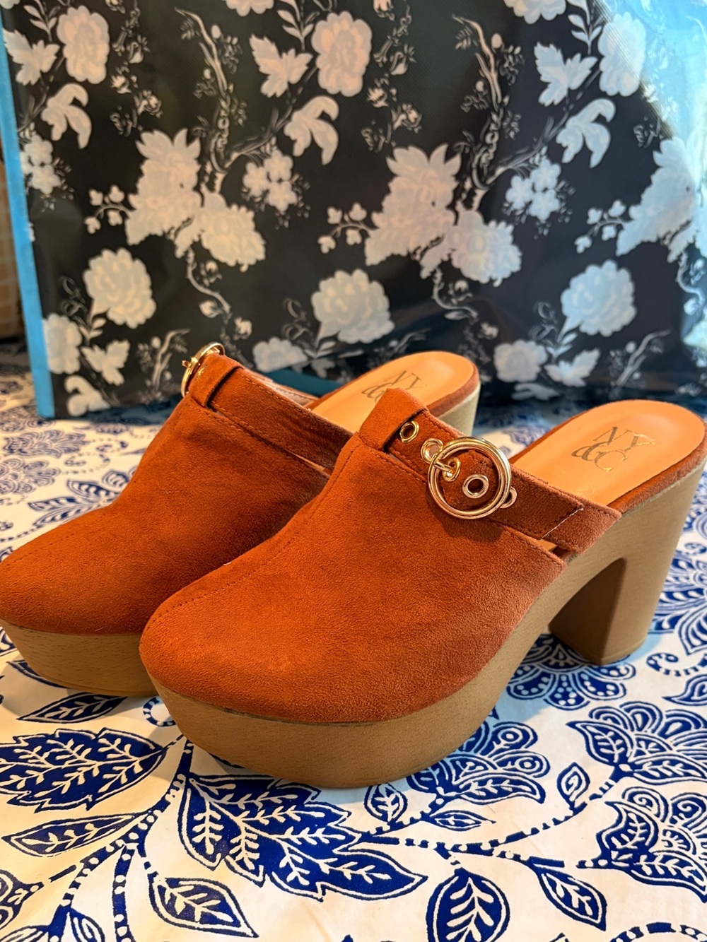New NY&C Suede Platform Mule Heels Women’s 6